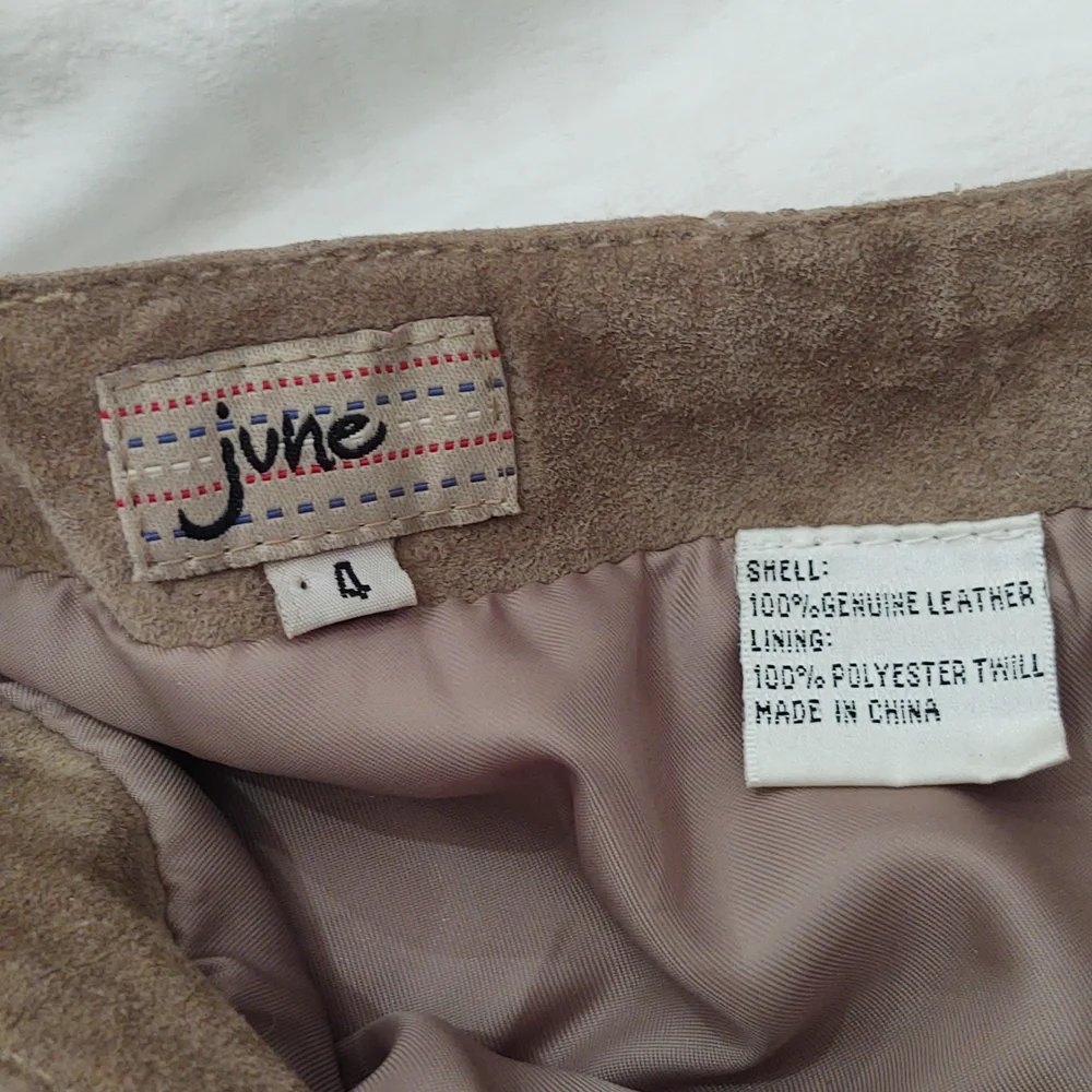 June beige suede skirt size 4. - Picture 6 of 6
